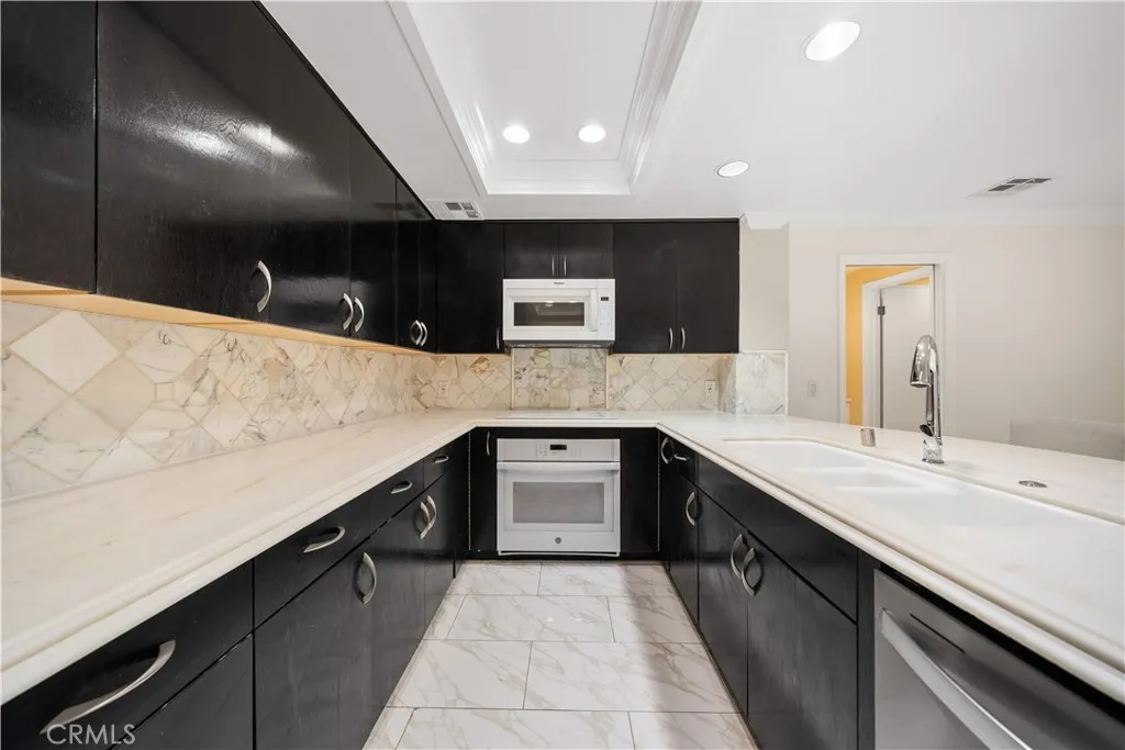 880 W 1st Street 309, Los Angeles, California 90012 home-pic-6